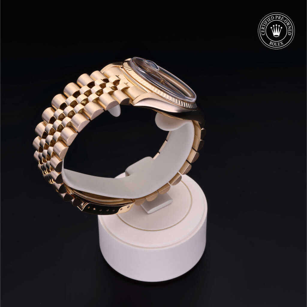 Rolex Certified Pre-Owned Datejust 36.0mm in Yellow Gold, 16018