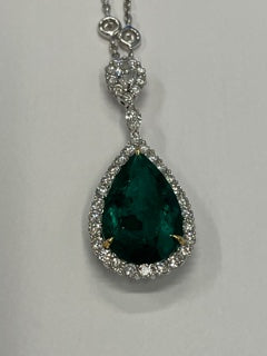 18K White Gold Emerald and Diamond  and Diamond Necklace