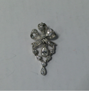 PLATINUM EDWARDIAN REPLICA PIN