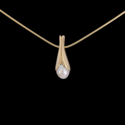 Tapper's Estate Collection | 14K Yellow Gold Artistic Freshwater Pearl Pendant Necklace