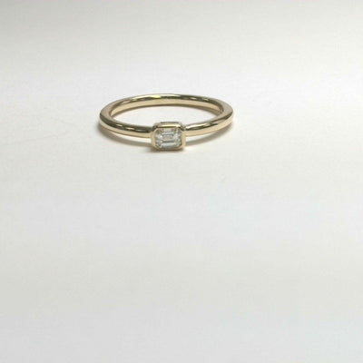 14 KARAT GOLD DIAMOND RING